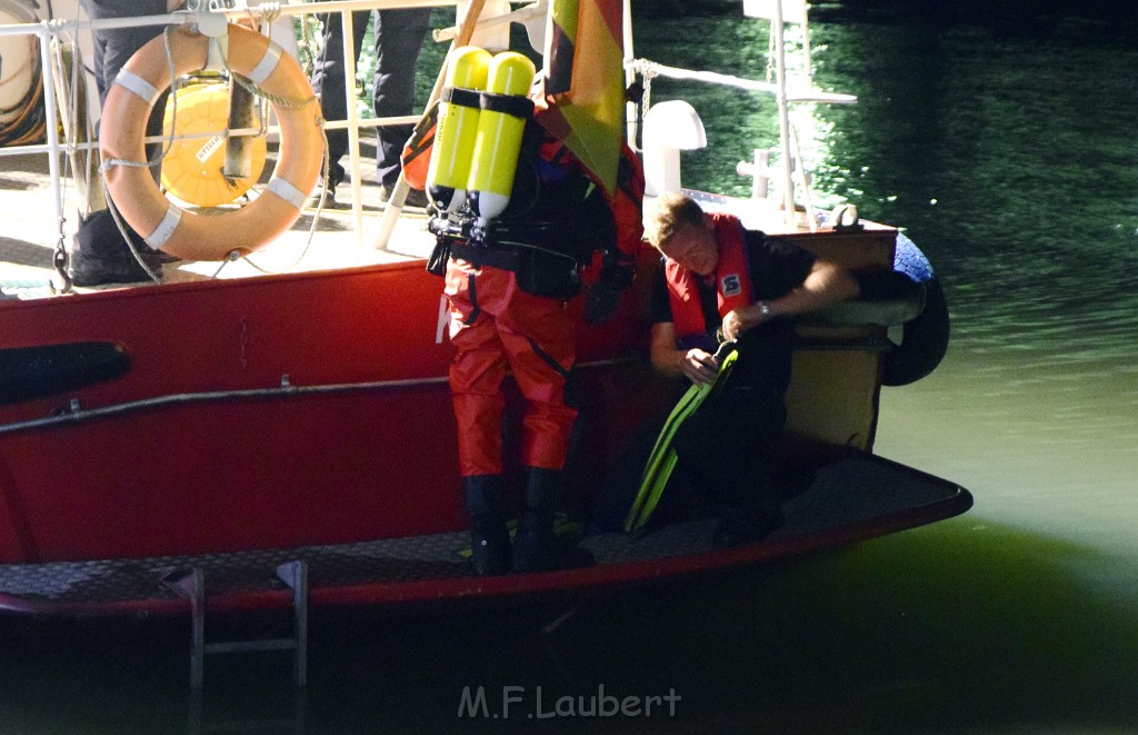 Havarie Wassereinbruch Motorraum beim Schiff Koeln Niehl Niehler Hafen P354.JPG - Miklos Laubert